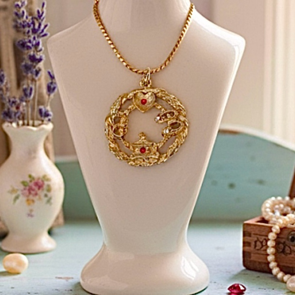 Vintage Avon Sentimental Motherhood Necklace